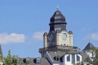 Plauen lädt zum Blick auf die Stadt aus luftiger Höhe ein - An zwei Tagen kann man während der Osterfeiertage einen Blick vom Rathausturm genießen.
