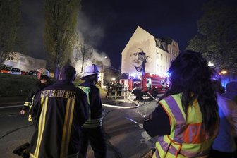 Plauen: Lagerschuppenbrand an der "Alten Kaffeerösterei" - Ein Lagerschuppen ist am Donnerstagabend in Plauen in Brand geraten.