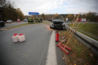 Plauen: Neue Details zum Unfall nach Sperrung der Autobahnauffahrt Richtung Hof - An der Autobahnauffahrt Plauen-Ost hat sich Sonntagnachmittag ein Unfall ereignet.