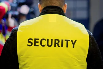 Plauen: Oberbürgermeister Steffen Zenner will mehr Geld für die Sicherheit im Rathaus ausgeben - Weniger Personal, aber mehr Arbeitszeit. Das plant die Stadt bei der Sicherheitsdienstleistung für das Rathaus.