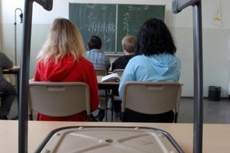 Plauen: Schulschwänzer bereiten Sorgen - Immer häufiger bleiben im Unterricht Stühle leer.