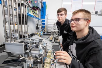 Plauen seit einem Jahr Hochschulstandort: Haben sich die Hoffnungen erfüllt? - Die Brüder Leon und Kevin Kösler aus Plauen wollen in ihrer Heimatstadt an der Dualen Hochschule im technischen Bereich ein Studium beginnen.