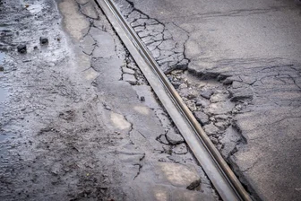 Plauen: Straßenbahngleis bringt Fahrradfahrer zu Fall - Gleise der Straßenbahn sind gefährlich für Fahrradfahrer.
