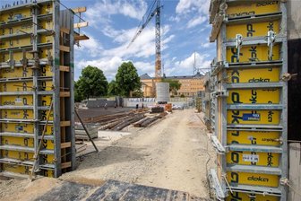 Plauen sucht Namen für neue Sporthalle - Die Bauarbeiten an der neuen Dreifeldhalle am Lessing-Gymnasium laufen seit Frühjahr dieses Jahres.