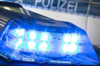 Plauen: Verfassungsfeindliche Symbole in Autolack geritzt -