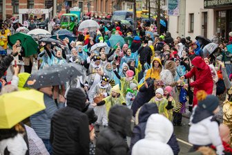 Plauen wird zur Faschingshochburg: Veranstalter verstärken Sicherheitsmaßnahmen für größten Umzug in Südwestsachsen - Mehr Bilder und Teilnehmer als im Jahr zuvor sollen es zum 29. Faschingsumzug in Plauen werden. Die Organisatoren wollen auch für mehr Sicherheit sorgen.