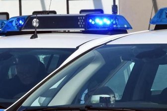 Plauen: Zwei Männer überfallen Frau - 
