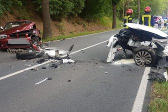 Plauen: Zwei Verletzte und erheblicher Sachschaden bei Unfall auf B 173 - Auf der Hofer Landstraße/B 173 hat sich am Freitagnachmittag ein Unfall ereignet.