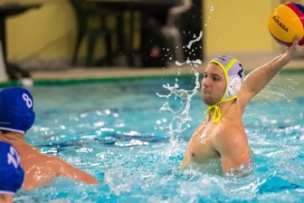 Plauener bauen Führung aus - Alpar Soltesz (am Ball) war im Zweitligaspiel gegen den ASC Brandenburg mit sieben Treffern erfolgreichster Werfer des SVV Plauen.