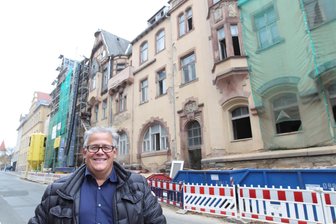 Plauener Baulöwe Frank Müller meldet für weitere zwei Firmen vorläufige Insolvenz an - Baulöwe Frank Müller hat in Plauen zahlreiche Gebäude saniert. Auch der ehemaligen Frauenklinik in der Melanchthonstraße hat er ein modernes Antlitz verliehen. Dort sind inzwischen Wohnungen entstanden. Hier ein Archivbild aus dem Jahr 2018.