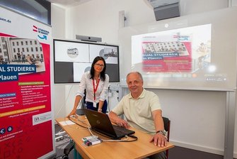 Plauener Berufsakademie peilt 400 Studenten an - Zum Tag des offenen Campus der Staatlichen Studienakademie Plauen am Samstag wollen Direktor Prof. Dr. Lutz Neumann und Sandra Bicker, Beauftragte für Öffentlichkeitsarbeit, mit Interessierten nicht nur digital, sondern auch vor Ort ins Gespräch kommen.