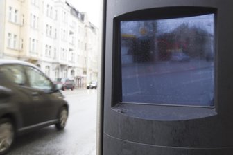 Plauener Blitzer spielt verrückt und fotografiert grundlos Autofahrer: Wie geht es nun weiter? - Der Blitzer an der Pausaer Straße macht kürzlich grundlos Fotos von Autofahrern.