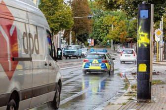 Plauener Blitzer: Weniger Fotos, mehr Einnahmen - wie kann das sein? - Die Blitzer an der Pausaer Straße war jüngst beschmiert worden. Für die Stadt entstehen in solchen Fällen keine zusätzlichen Kosten, der Betreiber muss sich um die Beseitigung der Graffiti kümmern. 
