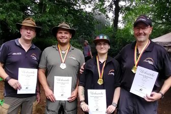 Plauener Bogenschützen zeigen erneut Nervenstärke - Das erfolgreiche 3D-Bogen-Team des BSV 1960 Plauen bei der Deutschen Meisterschaft: (von links) Sven Teßmer, Benjamin Sandig, Saskia Höhn und Mario Gloeden.