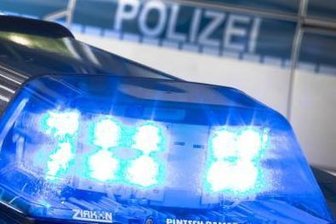 Plauener Bücherzelle durch Tritt beschädigt -