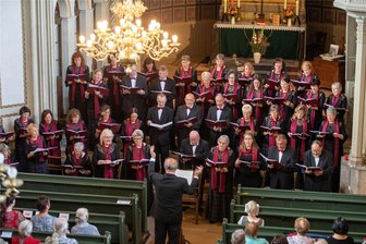 Plauener Chor besticht beim Konzertsommer in Elsterberg mit musikalischer Vielfalt - Die Singakademie Plauen unter Leitung von Torsten Petzold bestach mit musikalischer Vielfalt.