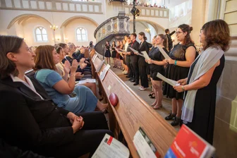 Plauener Chor fährt auf Konzertreise nach Graz - 2022 sang der Chor unter Leitung von Kathrin Büchold (rechts) in der Johanniskirche.