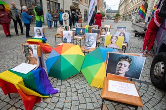 Plauener Demokratieverein Colorido erstattet Anzeige - Mitglieder und Sympathisanten von Colorido protestierten gegen den Peter-Hahne-Auftritt.