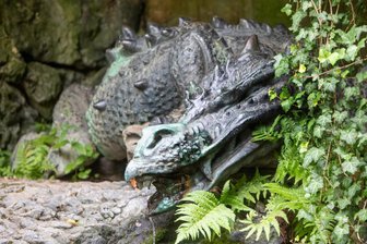 Plauener Drachengrotte soll saniert werden - und aus dem Echsenmaul endlich wieder Wasser sprudeln - Ein Wahrzeichen des Stadtparks ist der Drachen in seiner Grotte.