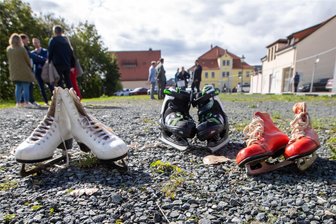 Plauener Eislaufbahn: Spendenaktion auf der Zielgeraden - Die Fläche des Topfmarktes soll sich zur Eisbahn verwandeln und wurde schon begradigt.