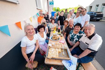 Plauener feiern Straßenfest und sammeln Geld für Kindercafé -