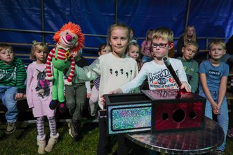 Plauener Ferienkinder tauchen in bunte Zirkuswelt ein -