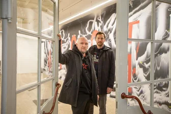 Plauener Galerie Forum K zeigt besondere Fotos - Markus Schneider, bisheriger Galerist (links) und Vereinschef René Seifert laden am Freitag in die Galerie Forum K ein.