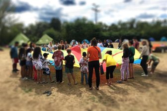 Plauener Hilfsverein schlägt Alarm: „Uns fliegen die Kosten um die Ohren“ - Jedes Jahr veranstaltet der Verein ein Sommercamp für Kinder aus dem Grenz-Milieu. Das kostet Kraft und Geld.