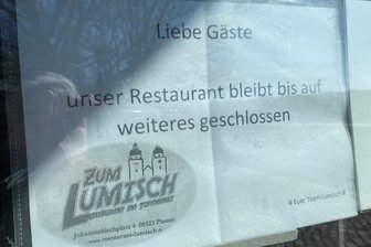 Plauener Innenstadt-Lokal geschlossen - Ein Zettel an der Tür des Restaurants am Johanniskirchplatz verkündet die Schließung – „bis auf Weiteres“.