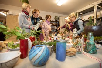 Plauener Keramikstudio präsentiert hübsche Geschenkideen - Das Narva Keramikstudio hatte am Wochenende zum vorweihnachtlichen Adventsmarkt eingeladen. Es wurden verschiedene Geschenkideen zum Verkauf angeboten.