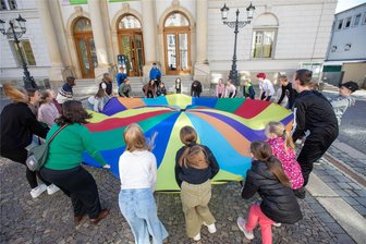 Plauener Kinder erleben abwechslungsreiches Feriencamp - Am Mittwochnachmittag fand im Rahmen des Sport-Art-Camps ein Erlebnistag auf dem Theaterplatz und auf der Kleinen Bühne mit insgesamt drei Stationen statt.