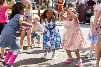 Plauener Kita Sonnenkäfer feiert ein rundes Jubiläum - Ein Tanzprogramm sorgte bei der Jubiläumsfete in der Kita Sonnenkäfer für Begeisterung.