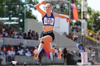 Plauener Leichtathletin springt sich mit Riesensatz zur Deutschen Meisterschaft - Elin Volkmar vom LATV Plauen ist nach ihrer Premiere 2025 auch in diesem Jahr bei der Deutschen Meisterschaft dabei.