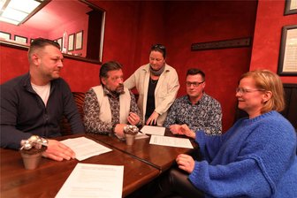 „Plauener Liste“ tritt zur Stadtratswahl 2024 an: Bürger sollen Parteiverdrossenheit überwinden - Die Initiatoren der „Plauener Liste“: Alexander Bräutigam, Ingo Eckardt, Yvonne Gruber, Thomas Deeg, Heidrun Bursee (von links).