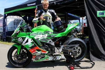 Plauener Motorsportler mit neuer Maschine erstmals auf dem Podium - Ben Wiegner mit seinem neuen Arbeitsgerät.