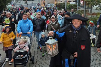 Plauener Nachtwächter geht mit Kindern auf Figurensuche - Der Plauener Nachtwächter lädt Kinder zum Rundgang ein.