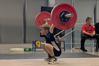 Plauener Nachwuchs-Gewichtheber landen unerwarteten Erfolg beim Sächsischen Schülerpokal - Ihm gelang die größte Überraschung beim Sächsischen Schülerpokal: Sieger Paul Seifert vom AC Atlas Plauen beim Reißen.