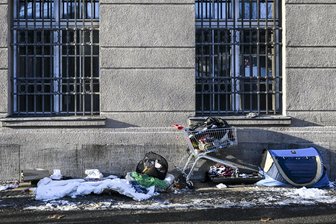 Plauener ohne Obdach: Ein Mensch, zwei Einkaufswagen und viele Fragen - Bei Kälte auf der Straße übernachten zu müssen, kann lebensbedrohlich sein. (Symbolfoto)