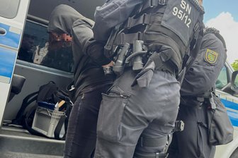 Plauener Paar wegen schweren Kindesmissbrauchs vor Gericht: Prozess startet mit Festnahme - Das Verfahren um schweren Kindesmissbrauch mündete am Mittwoch in einer Festnahme.