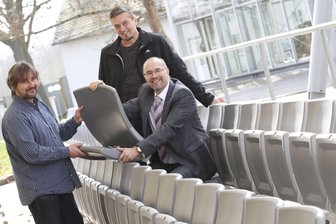 Plauener Parktheater: Einbau von 2000 neuen Sitzen gestartet - Ronny Blei, Chef des Parktheaters, Projektverantwortlicher Ludwig Düntsch und Kulturbürgermeister Steffen Zenner. 
