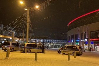 Plauener Postplatz: Schlägerei und Taschenkontrollen halten Polizei auf Trab - Die Polizei durchsuchte am frühen Abend Rucksäcke und Taschen von Passanten am Postplatz.