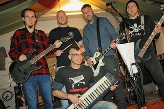 Plauener Punkband will mit neuer Musik Bühnen stürmen - Simon Semmler, Chris Treydel, Martin Menger, Enrico Wollner und Jürgen Zollfrank sind zusammen "Abgelenkt".