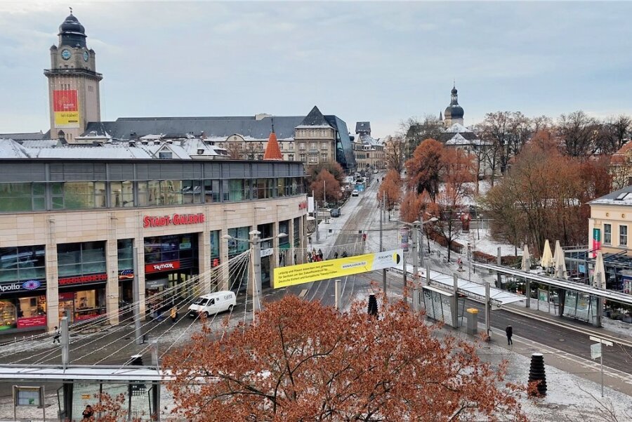 Plauener Rathaus warnt: Straßen und Gehwege noch immer spiegelglatt - Auch im Bereich der Plauener Innenstadt sind noch viele Flächen vereist.