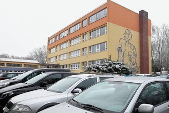 Plauener Stadtrat entscheidet über Investitionswünsche der Fraktionen: Schulneubau wackelt - Die Käthe-Kollwitz-Förderschule benötigt zusätzliche Toiletten. Daher soll ein Container mit einer WC-Anlage aufgestellt werden.