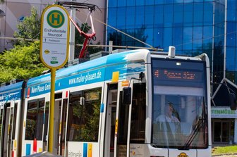 Plauener Straßenbahn krempelt das Liniennetz um - Das Schild an der Endhaltestelle Neundorf verrät es: Linie 3 entfällt künftig. Linie 1 fährt nicht zum Bahnhof, sondern nach Preißelpöhl.