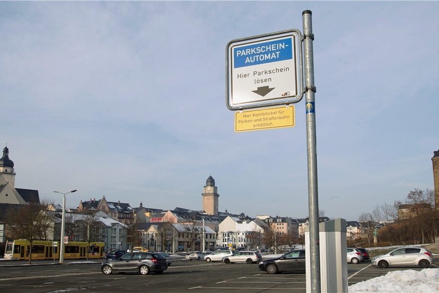 Plauener Studenten sollen billiger parken dürfen - Die Mitglieder des Bauausschusses haben am Montagabend einem Vorschlag der Verwaltung mehrheitlich zugestimmt, Studierenden auf dem Parkplatz am Neustadtplatz ein Tagesticket für zwei Euro anzubieten. 