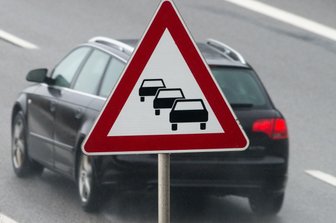 Plauener Südinsel nach Verkehrsunfall wieder frei - Stau nach Verkehrsunfall an Plauener Südinsel