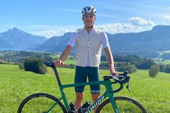 Plauener Triathlet durchbricht in Österreich „magische Schallmauer“ und krönt sich zum besten U-23-Zeitfahrer - Leander Scheer ist beim „King of the Lake“ Zeitfahren in Österreich über 47,2 Kilometer unter einer Stunde geblieben.