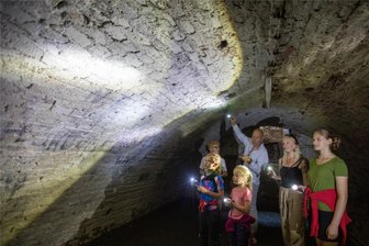 Plauener Vogtlandmuseum bietet in den Ferien eine Reise in die Unterwelt an - Die Familien Reinel und Mewald aus Niederösterreich waren in dieser Woche bei den Untertageführungen im Vogtlandmuseum mit dabei.
