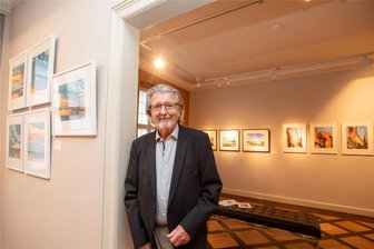 Plauener Vogtlandmuseum zeigt stimmungsvolle Landschaften von Roland Oßmann - In drei Räumen des Gebäudekomplexes an der Nobelstraße hängt seit Samstag eine Auswahl von Bildern des Architekten und Malers Professor Roland Oßmann, zu der auch Motive der Region gehören.
